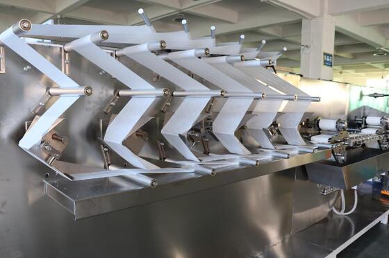 Good price Máy khăn nhi nhỏ gọn sản xuất dây chuyền đóng gói có tính năng cho ăn liên tục và vận hành tốc độ cao cho sản xuất quy mô lớn trực tuyến