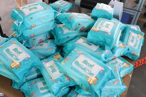 Máy đóng gói khăn lau ướt đa chức năng phù hợp với các vật liệu và kích thước đóng gói khác nhau đảm bảo tính linh hoạt